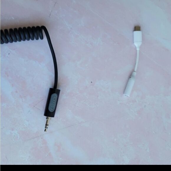 Cell phone charging pad and cord unknown - Picture 4 of 5